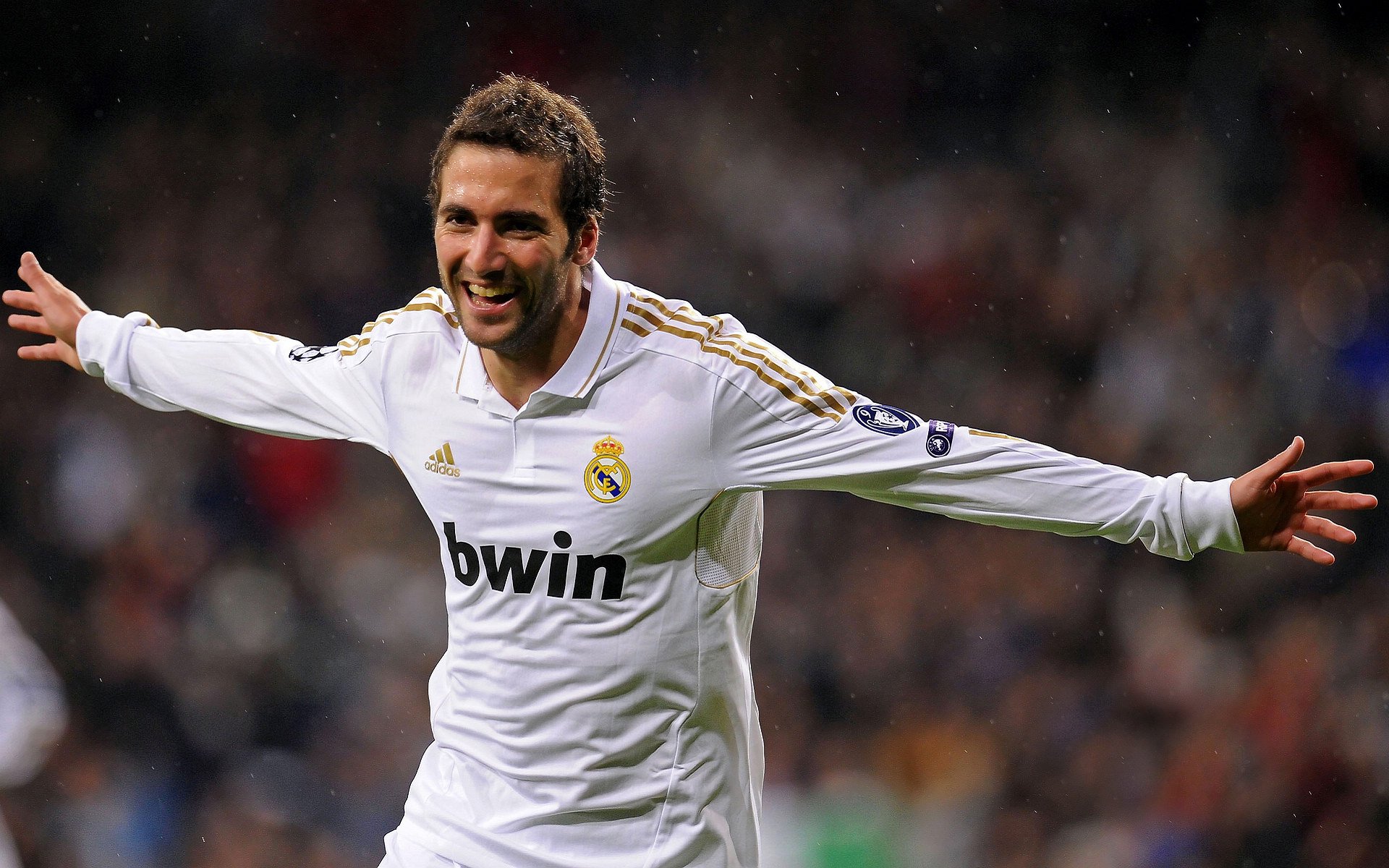 开云体育入口-沙尔克队主帅戴维斯力求提升球队排名，沙尔克球队身价